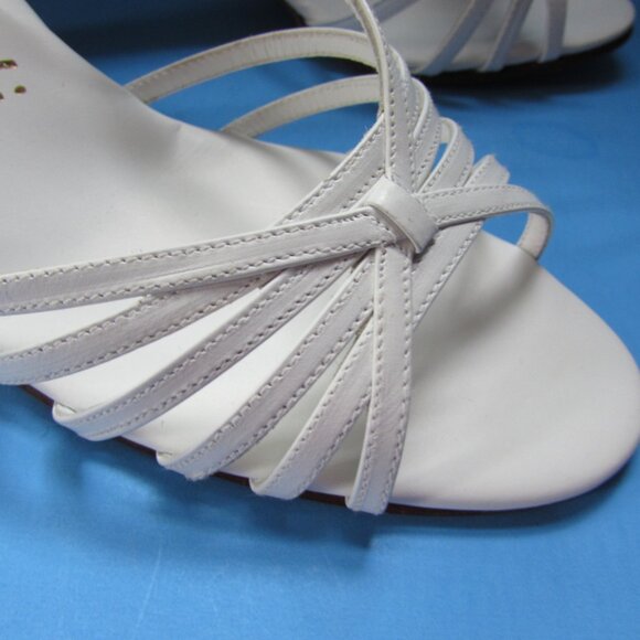 Stylish Amalfi by Rangoni White Sandal Style Shoes Never Worn - Picture 3 of 9